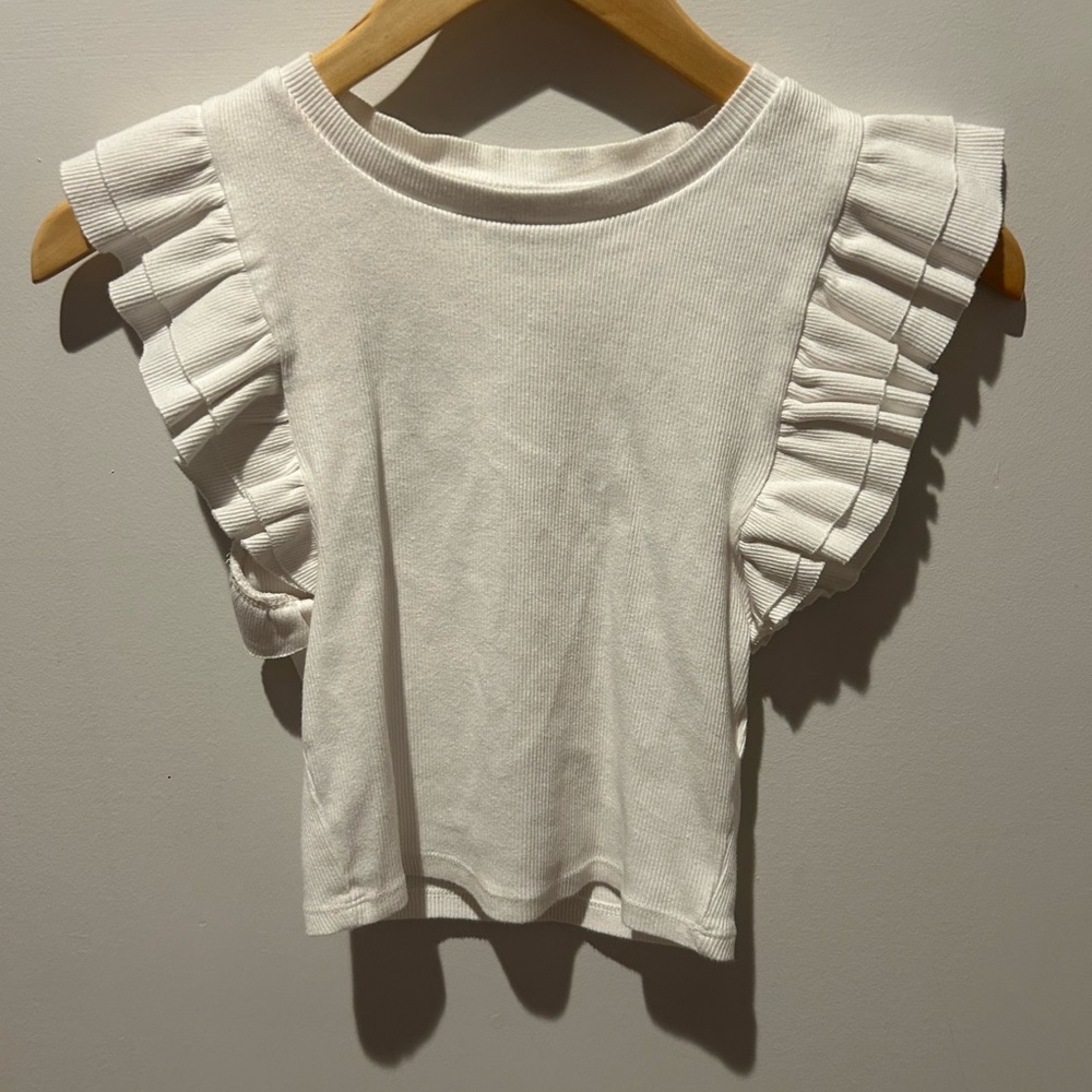 !! Zara ruffle sleeve top size small color: white !!